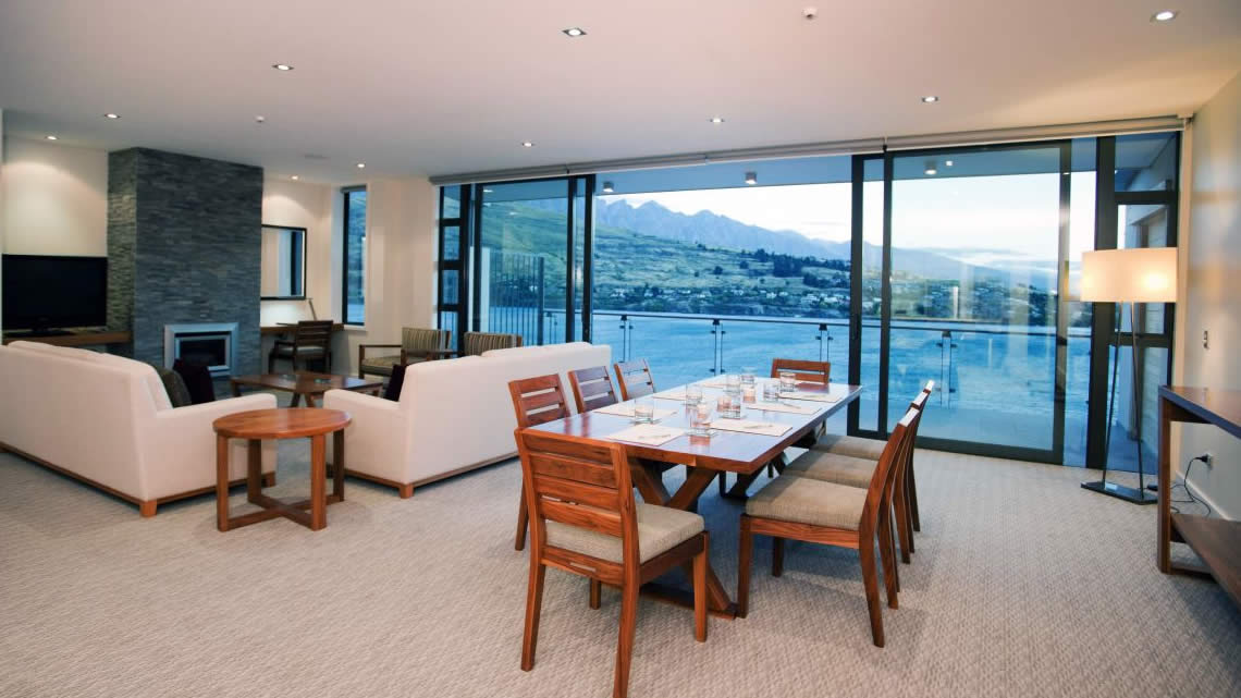The Rees Hotel, Luxury Apartments & Lakeside Residences