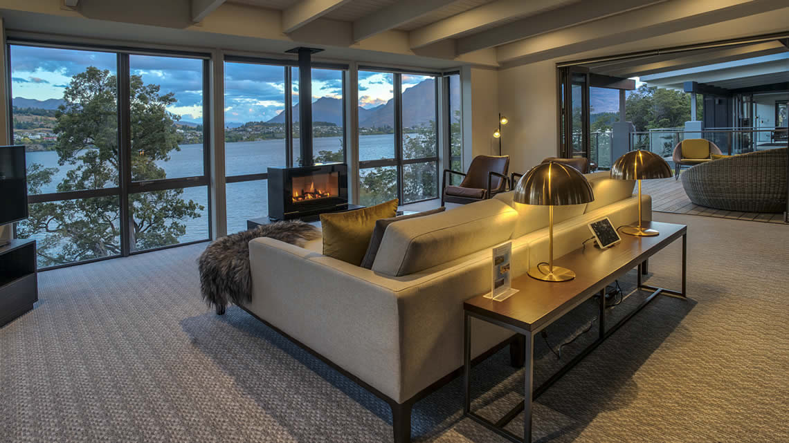 The Rees Hotel, Luxury Apartments & Lakeside Residences