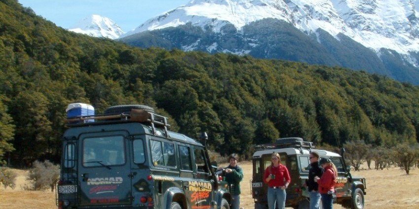 Four Wheel Drive - Nomad Safari of the Scenes