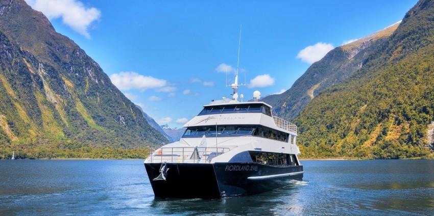 Milford Sound Overnight Cruise - Fiordland Discovery